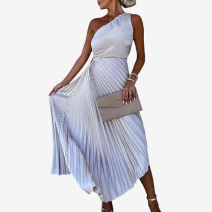 Erika – Ermeløs ettskuldret plissett kjole