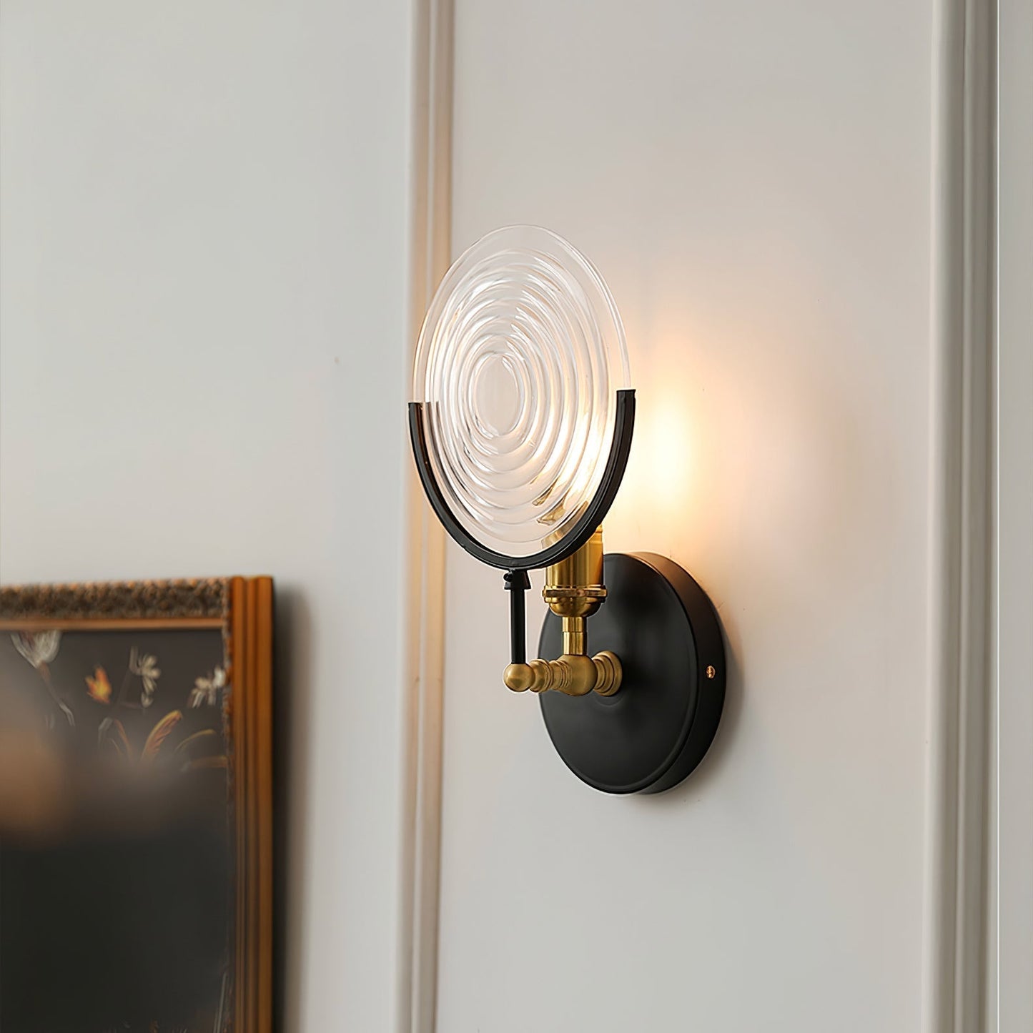 LumiForge – Metall og Glass Vegglampe med Sylindrisk Form