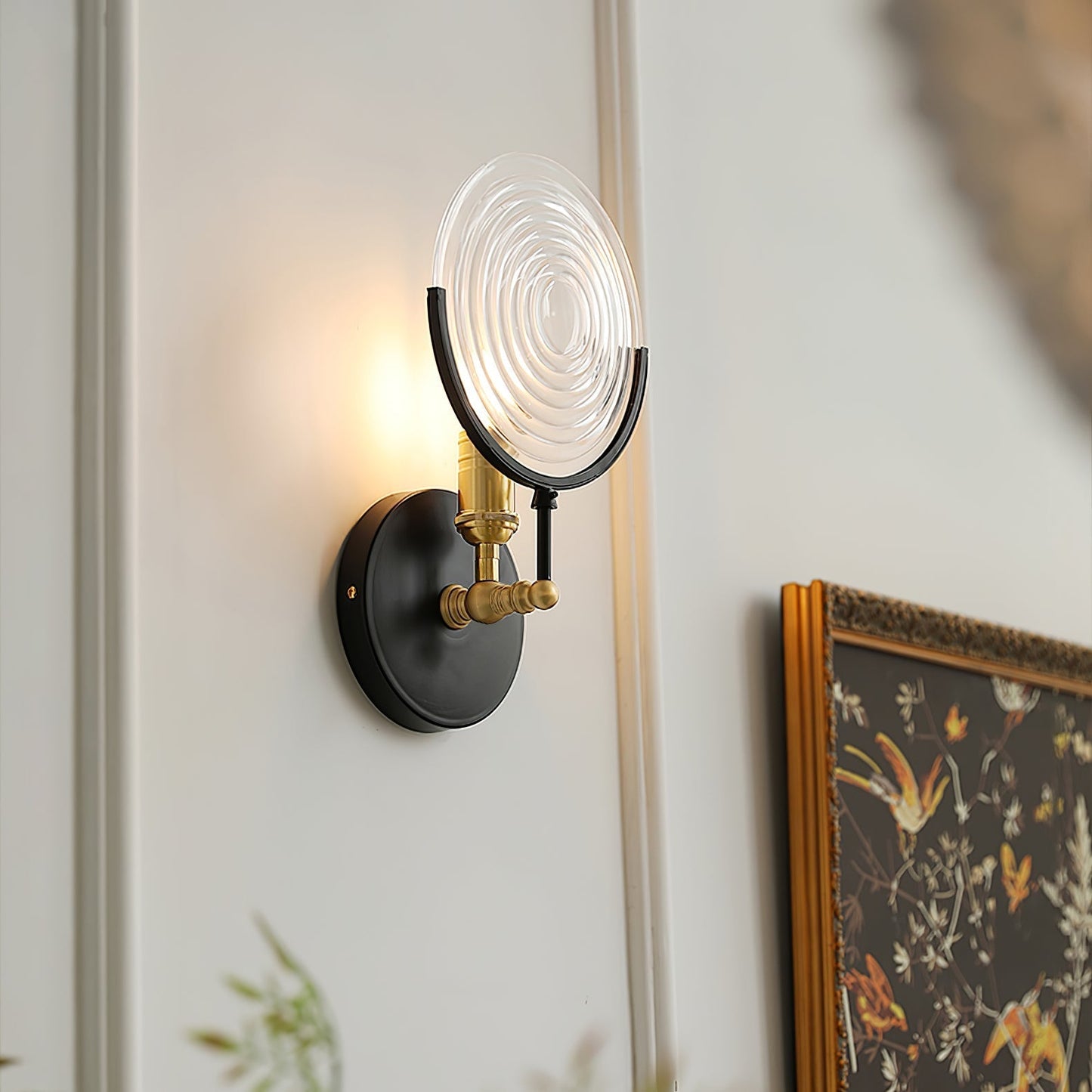 LumiForge – Metall og Glass Vegglampe med Sylindrisk Form