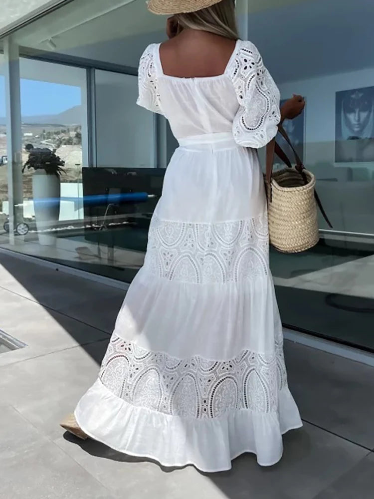 Livia - Elegant A Line Maxikjole med blonder og belte