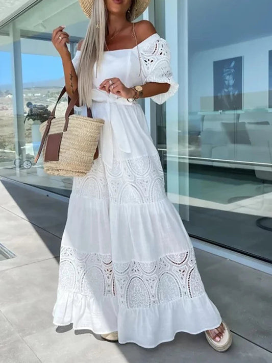 Livia - Elegant A Line Maxikjole med blonder og belte