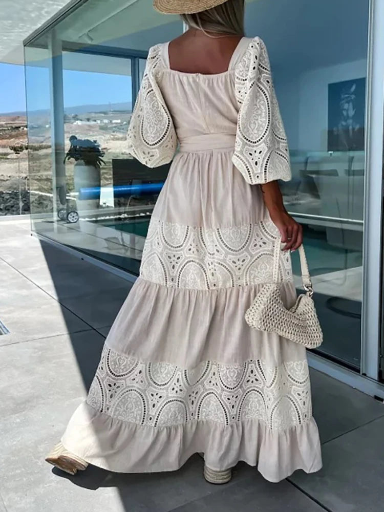 Livia - Elegant A Line Maxikjole med blonder og belte