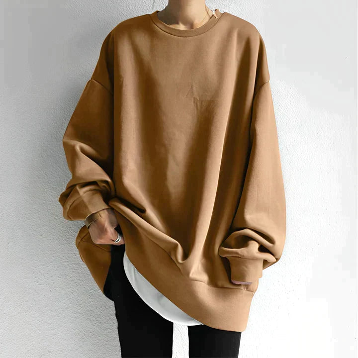 Patricia - Oversized genser med rund hals og nedslitte skuldre