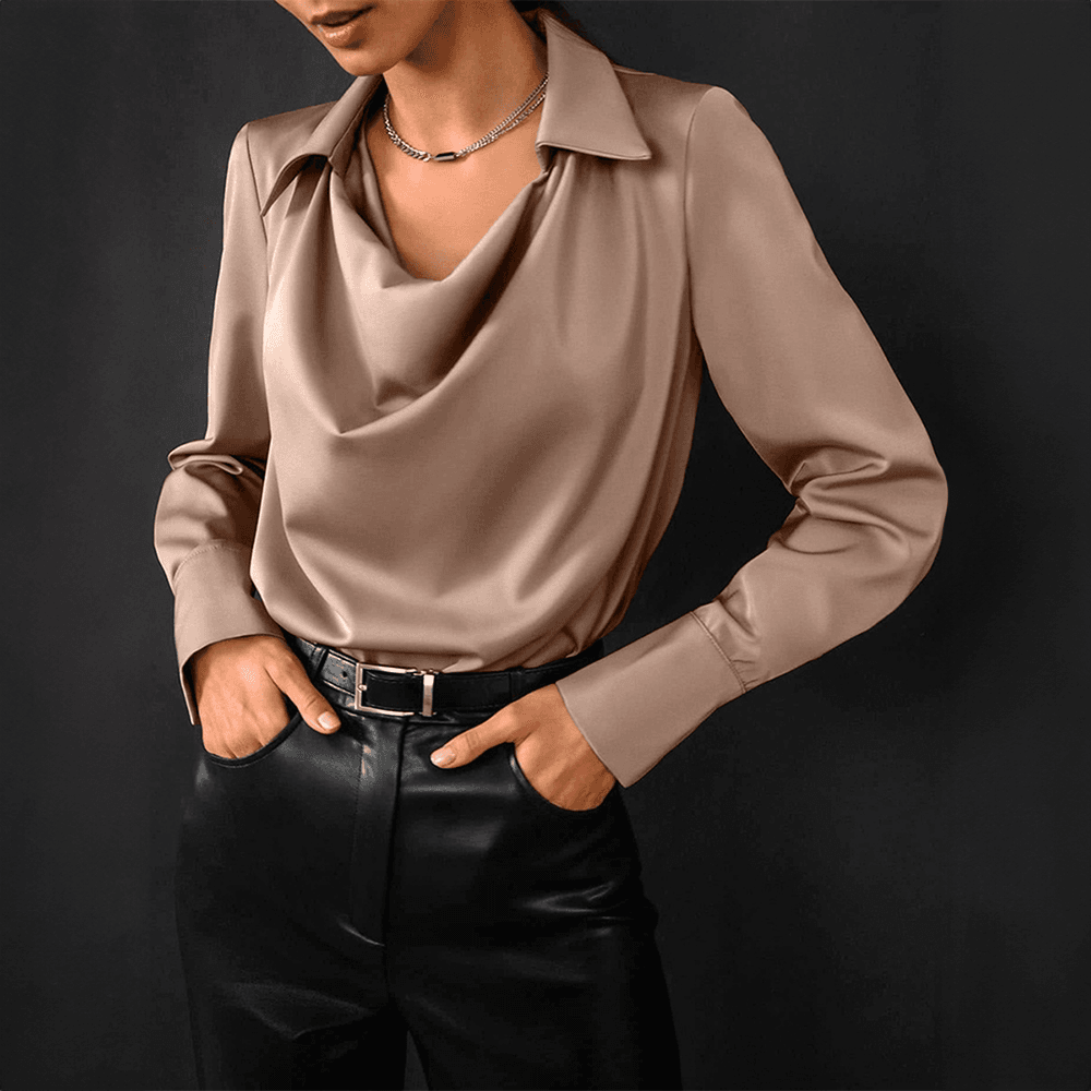 Sophia - Bluse med V-hals og satengfinish for elegante anledninger