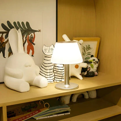 AuraLight - Elegant solcellelampe for uteplasser og hager