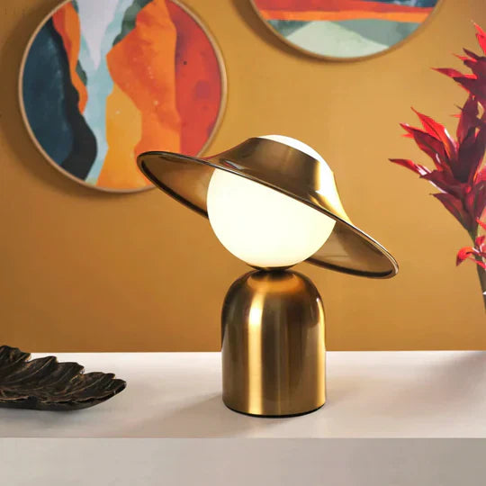 GlamourLight - Elegant bordlampe i gull med tidløs eleganse og stil