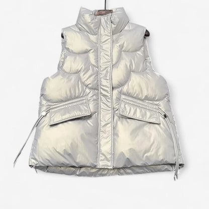 Selene – Ermeløs Jakke med Ståkrage og Sidelommer