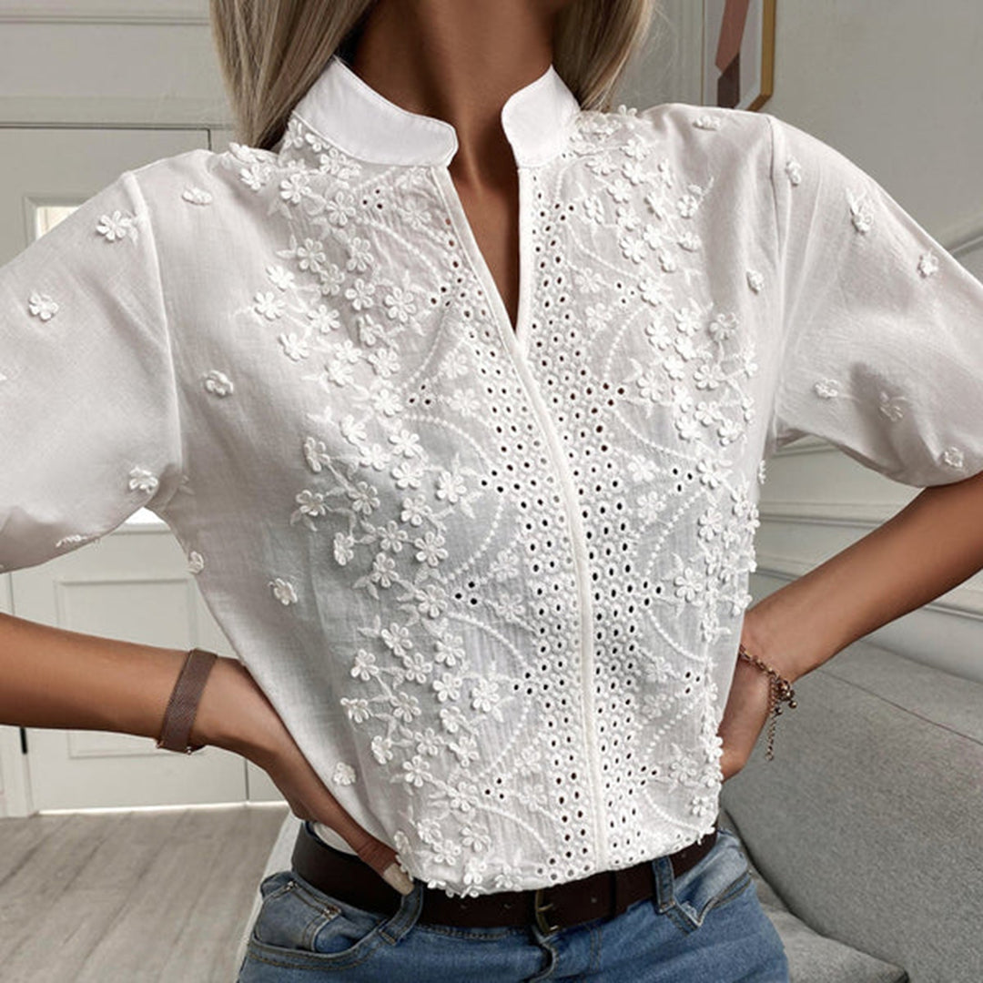 Lily - Bluse med blondedetaljer og luftig passform