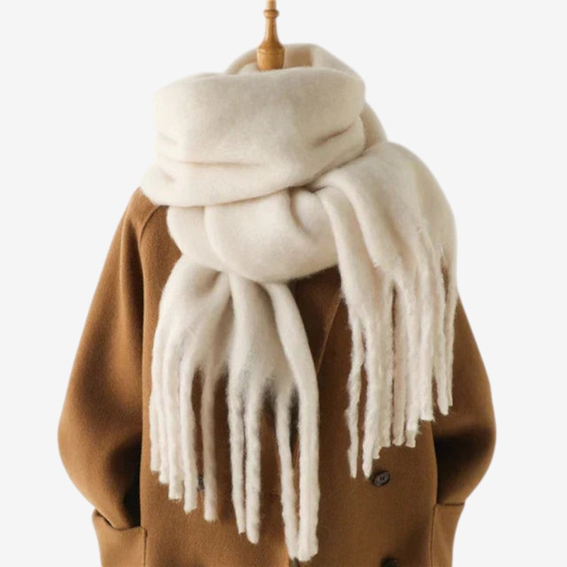 Clara – Skjerf med Overdimensjonert Form og Frynsedetalj