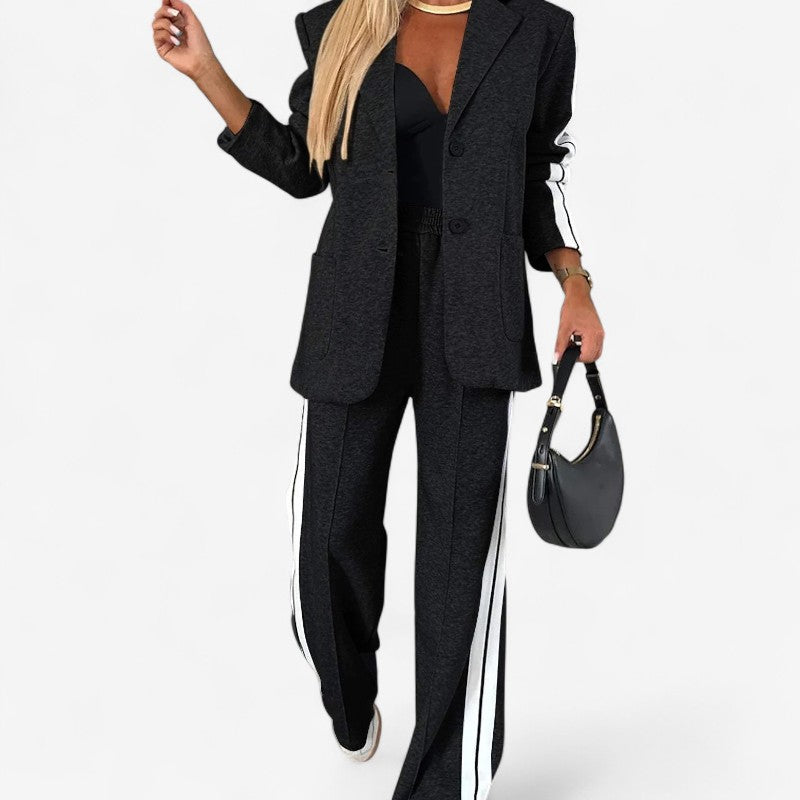 Annika – Todelt sett med langermet blazer og vide bukser