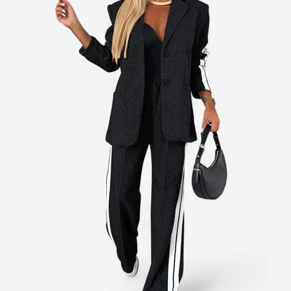 Annika – Todelt sett med langermet blazer og vide bukser