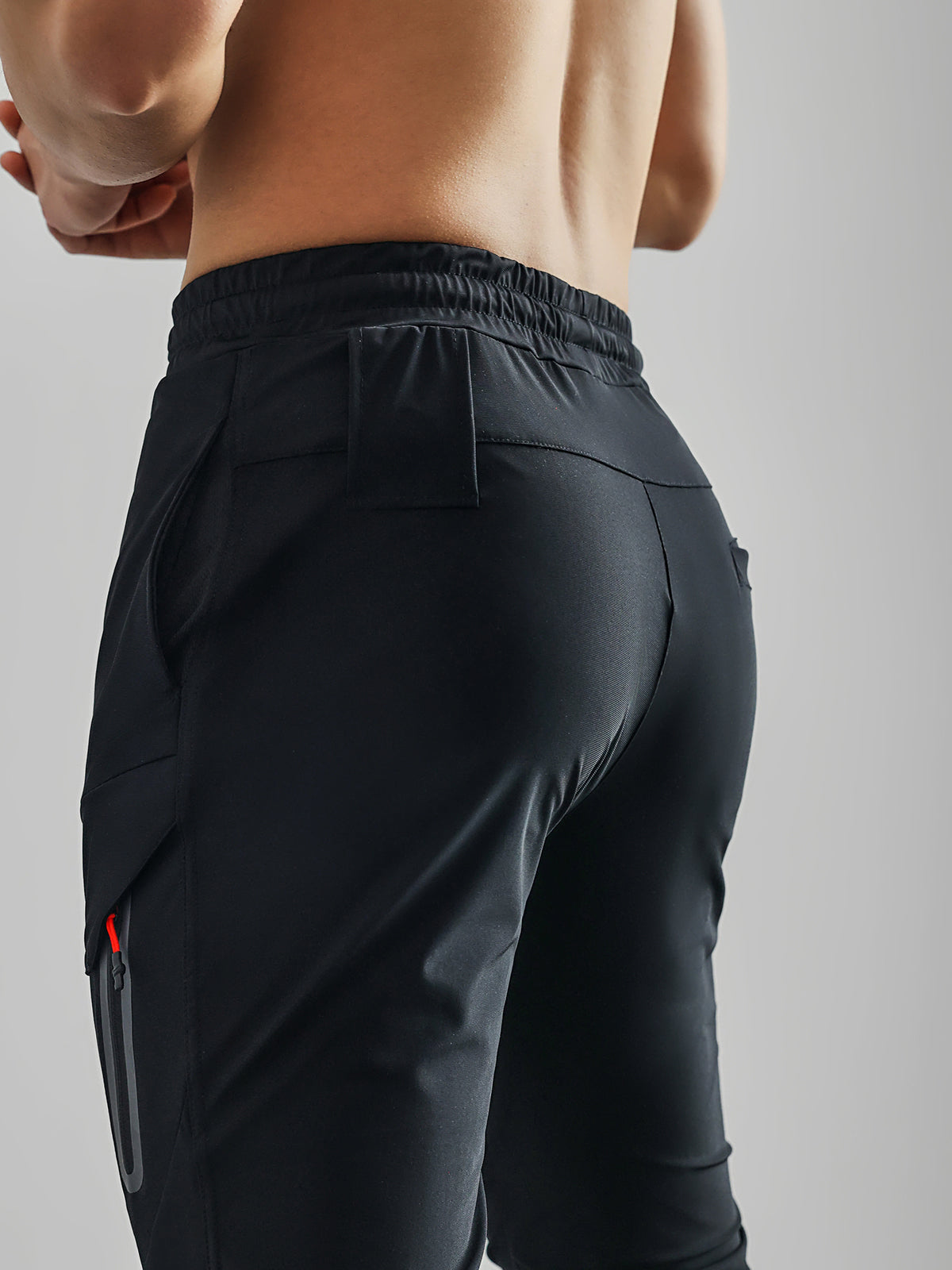 Liam - Sportsbukser med stretchy design og funksjonelle lommer