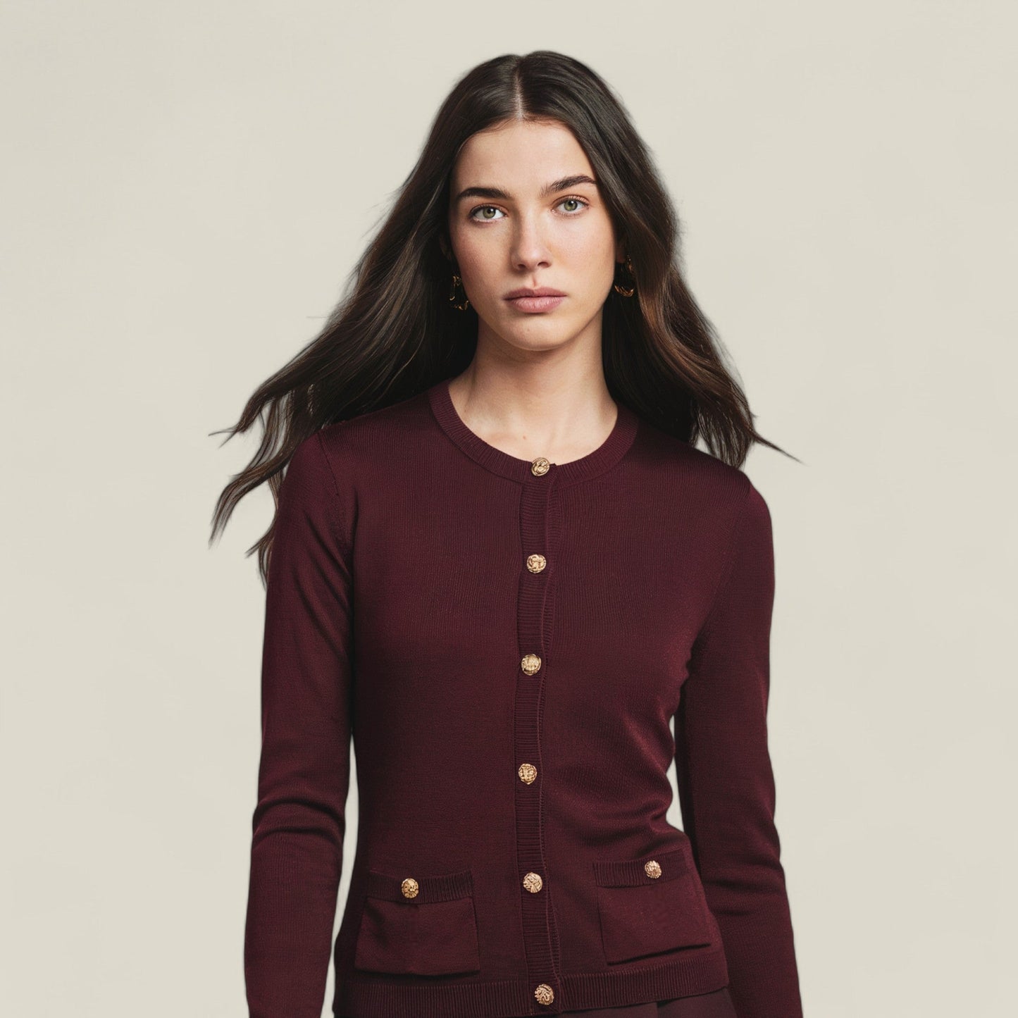 Emma - Vintage cardigan med rund hals, smal passform og sofistikerte knappedetaljer
