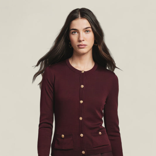Emma - Vintage cardigan med rund hals, smal passform og sofistikerte knappedetaljer