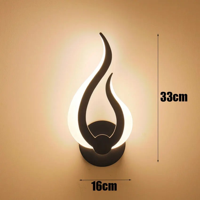 AuraGlow - LED-vegglampe med flammeinspirert design