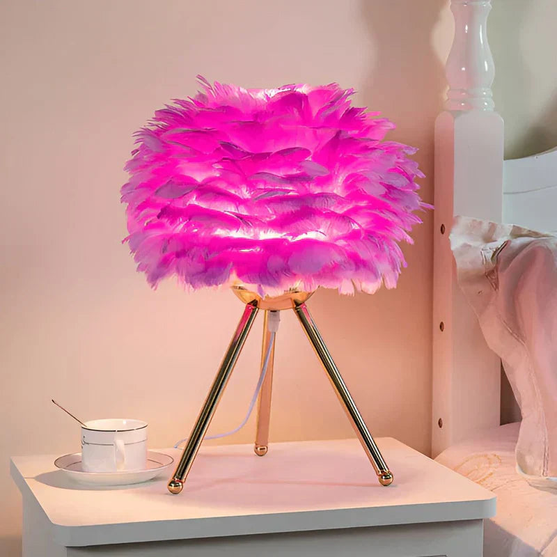 FeatherLuxe - Myk glødende fjærlampe for elegant belysning