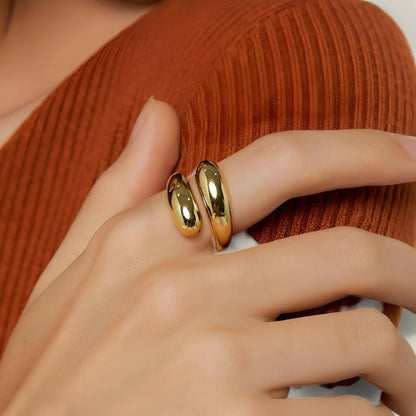 Sophia - Tidløs ring som kombinerer holdbarhet med minimalistisk eleganse