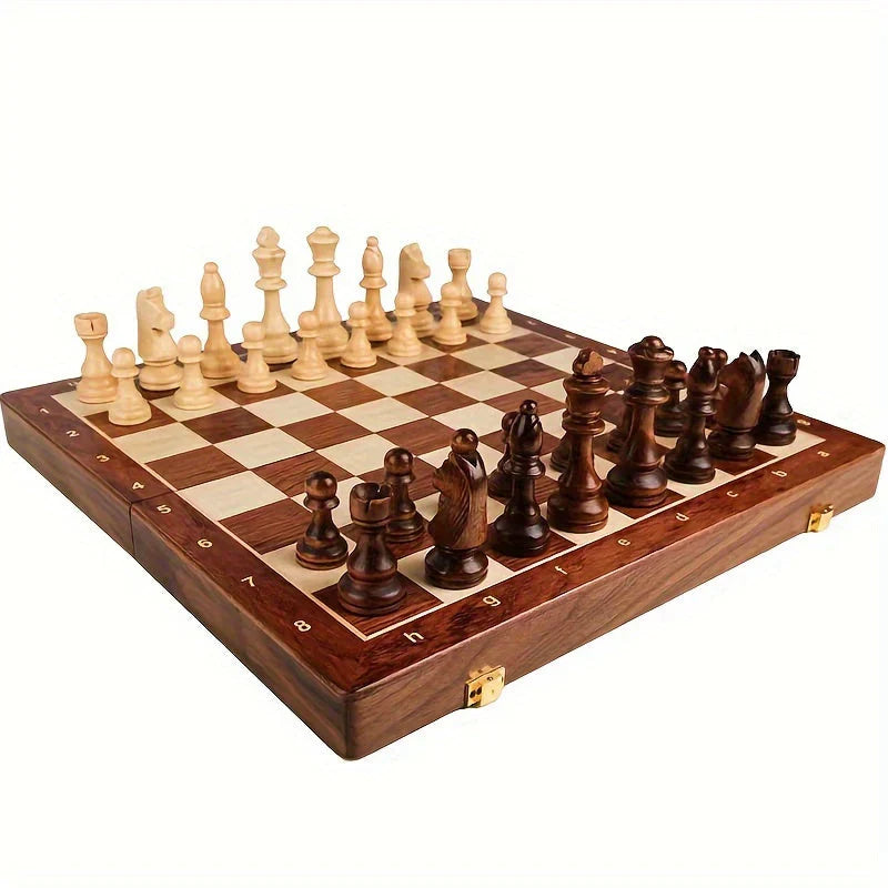 ChessMaster – Elegant klassisk sjakksett med intrikat detaljerte brikker