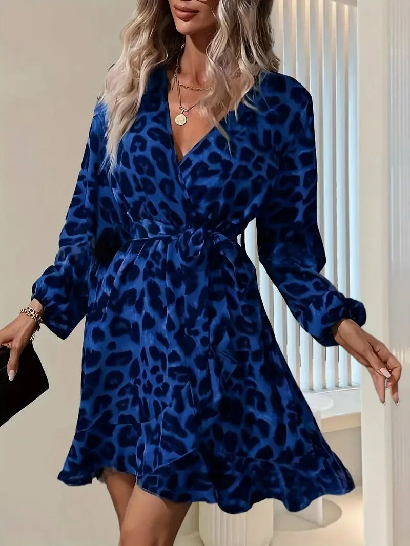 Isabella - Omslagskjole med leopardtrykk og volang kant