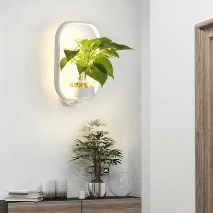 LuminaGreen - Elegant vegglampe med planteholder