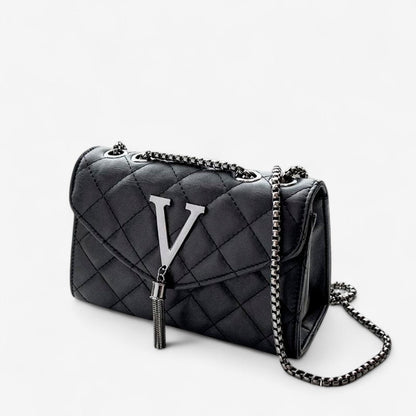 Ariane – Quiltet skulderveske med dusker og stor kapasitet