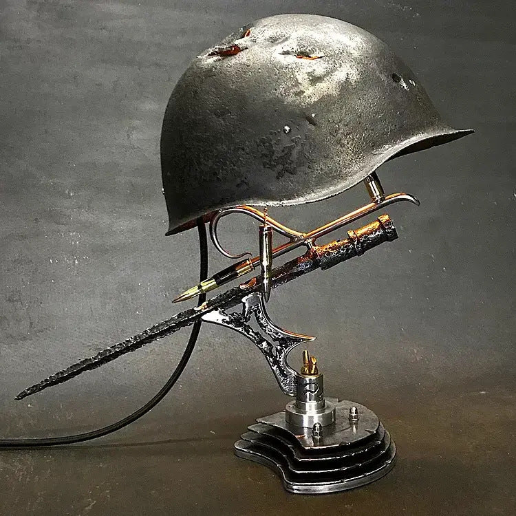 HelmetGlow - Hjelmlampe i kunstharpiks for unik dekorativ belysning