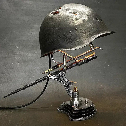 HelmetGlow - Hjelmlampe i kunstharpiks for unik dekorativ belysning