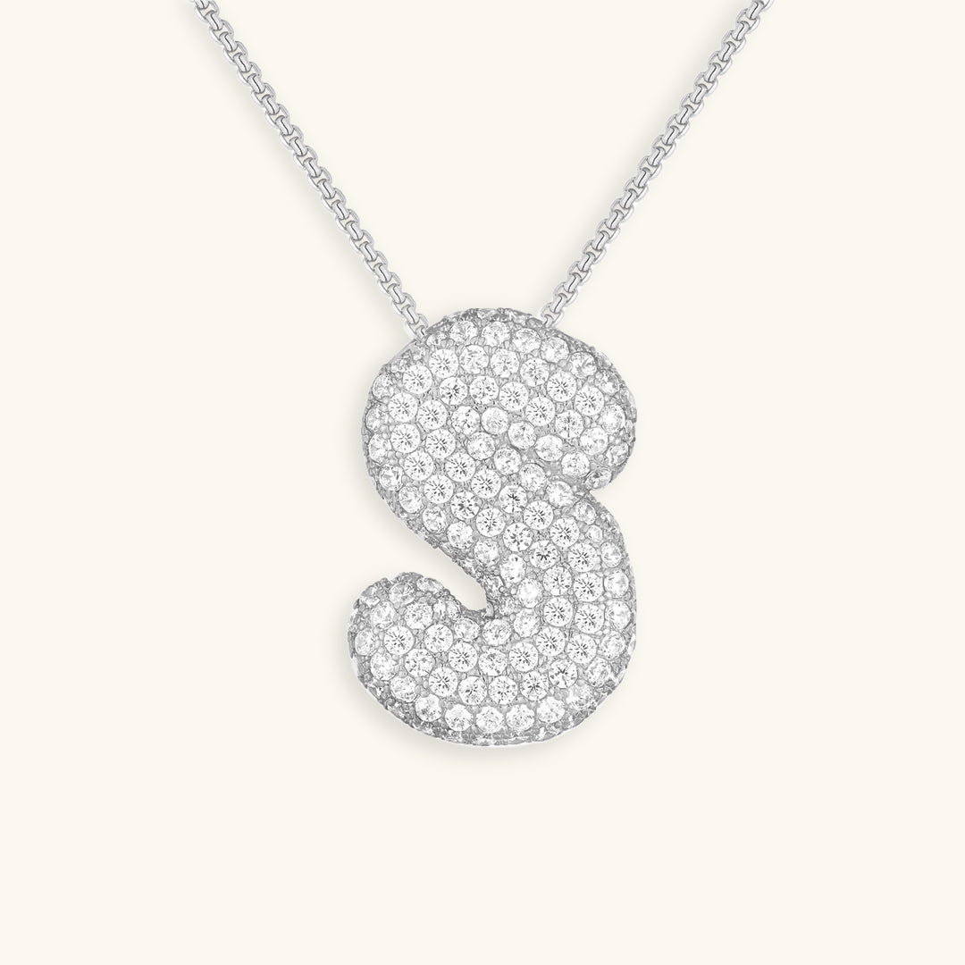 Luna - Fasjonabelt kjede med bobleinitialer og diamantinspirert design