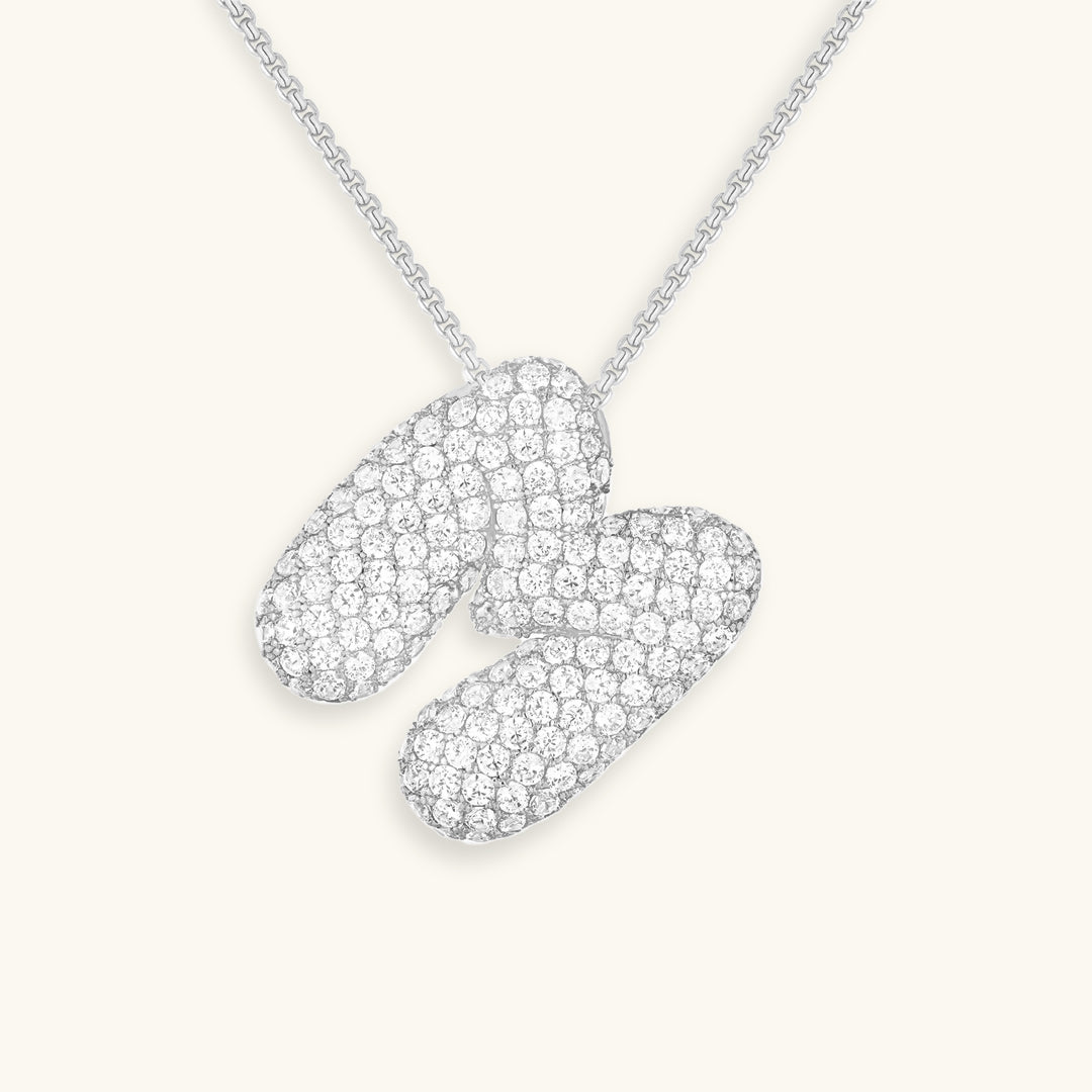 Luna - Fasjonabelt kjede med bobleinitialer og diamantinspirert design