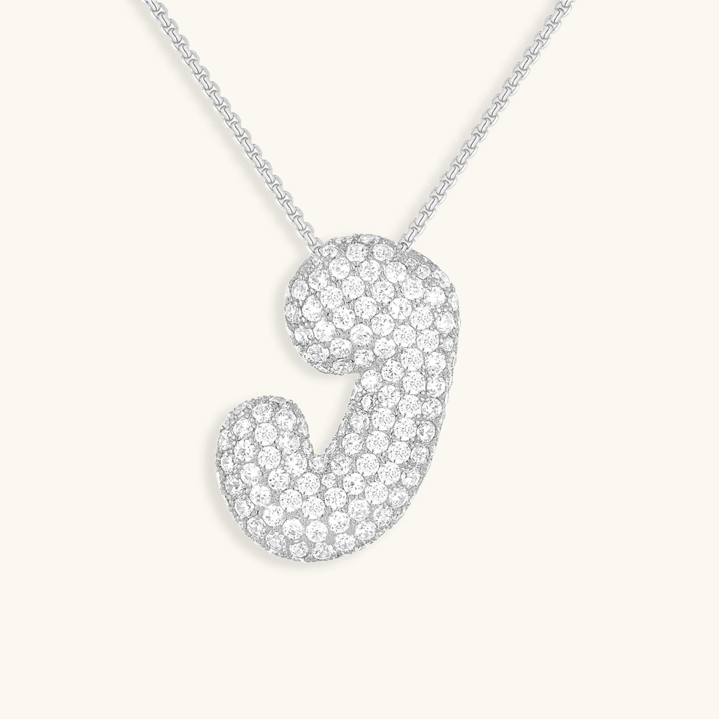 Luna - Fasjonabelt kjede med bobleinitialer og diamantinspirert design