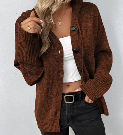 Scarlett - Klassisk cardigan med knapper og ribbestrikkede ermer