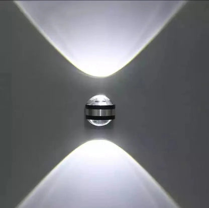 CrystalGlow - Luksuriøs LED-vegglampe i krystall for elegant interiør