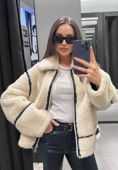 Ashley - Oversized jakke med krage hals og kontrastkant