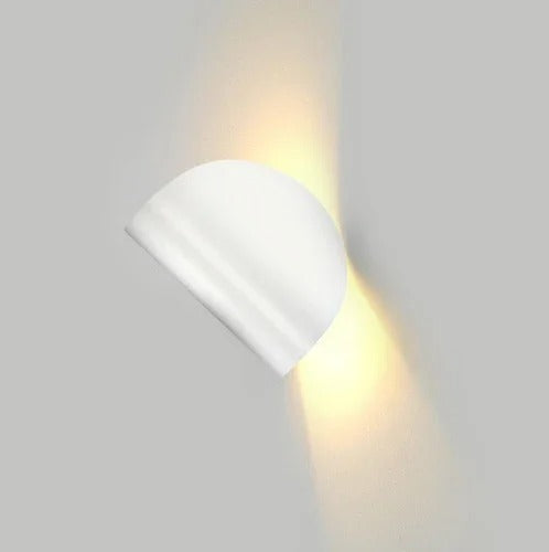 GeoGlow - Moderne LED-vegglampe for innendørs og utendørs sjarm