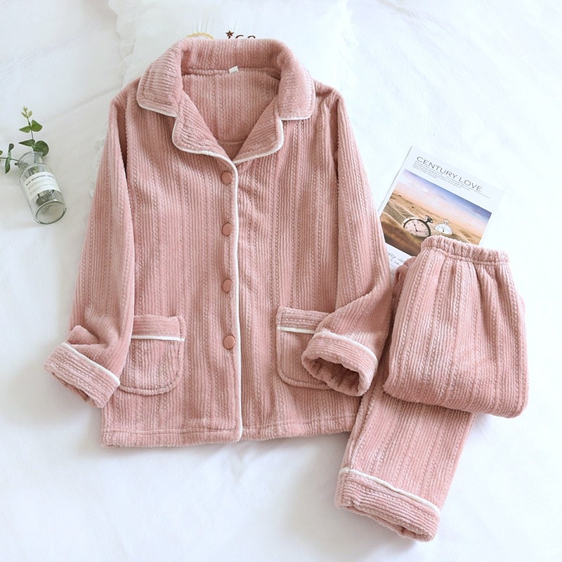 CozyEase - Klassisk pyjamassett med topp med knapp og avslappet passform