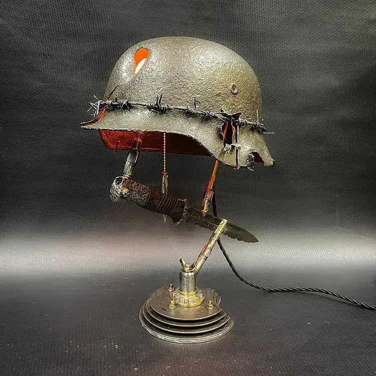 HelmetGlow - Hjelmlampe i kunstharpiks for unik dekorativ belysning