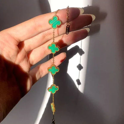 LuckyCharm - Gyllent kløverbladsarmbånd for lykke og eleganse