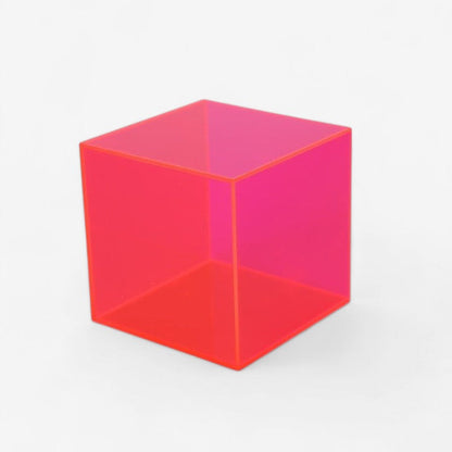 AcriForm – Utstillingsboks med Femsidig Gjennomsiktig Struktur