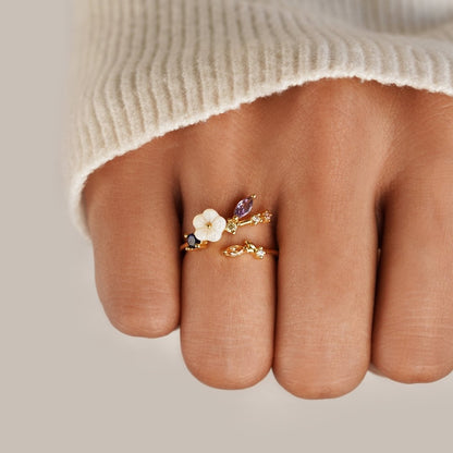 Aria - Sofistikert ring med zirkoniakrystaller og hvit skallemalje