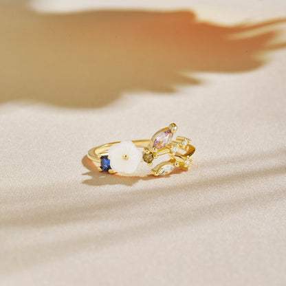 Aria - Sofistikert ring med zirkoniakrystaller og hvit skallemalje