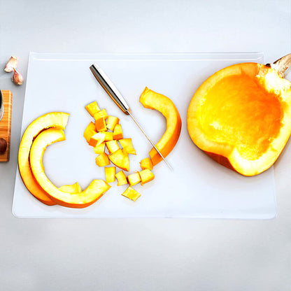 CrystalCut - Elegant skjærebrett i akryl med sklisikker teknologi for sikker og stilfull bruk på kjøkkenet