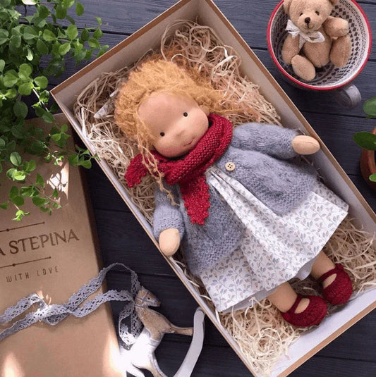 Cynthia - En søt håndlaget Waldorf-dukke for trøst og lek