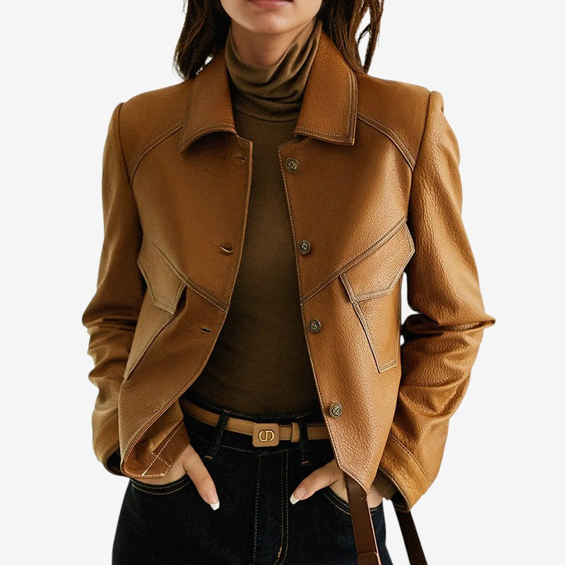 Beate - Langermet Kåpe med Knapper foran og Nedslått Krage