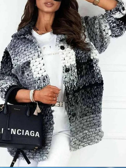 Lana - Stilig Strikkegenser med Heklede Detaljer og Praktiske Lommer