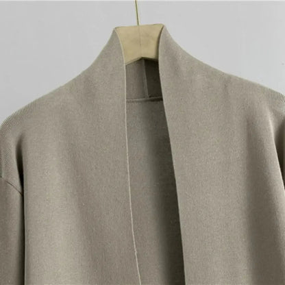 Amelia - Koselig 3-delt strikkesett med cardigan, rullehalsgenser og strikkebukse