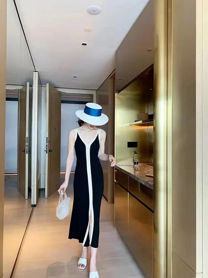 StyleForm - Ermeløs kjole med V-hals og flatterende og komfortabel passform