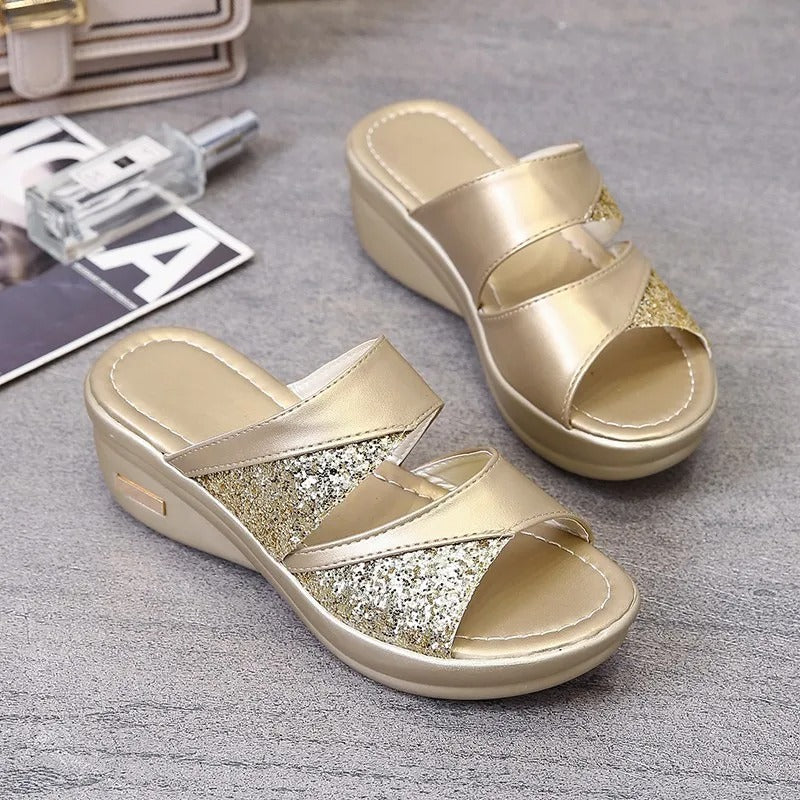 SparkStep - glitrende kilehælssandaler for en iøynefallende stil