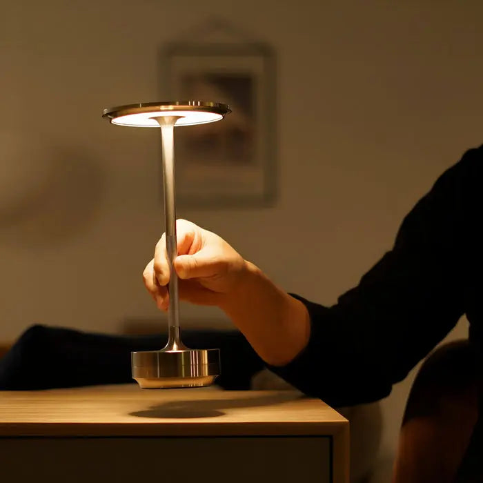 GlowBeam - trådløs oppladbar LED-bordlampe med et moderne preg