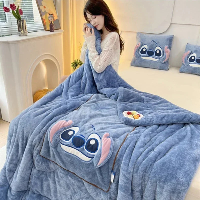 CozyNest – Komfort Plysj Pledd og Putesett med Leken Design