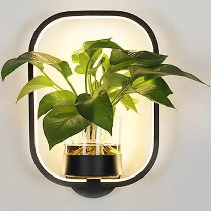 LuminaGreen - Elegant vegglampe med planteholder